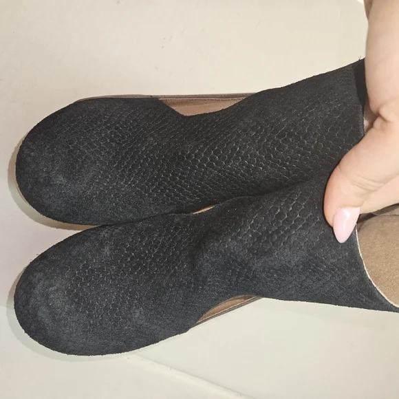 🌸 Free People‎Suede Clogs, size 39